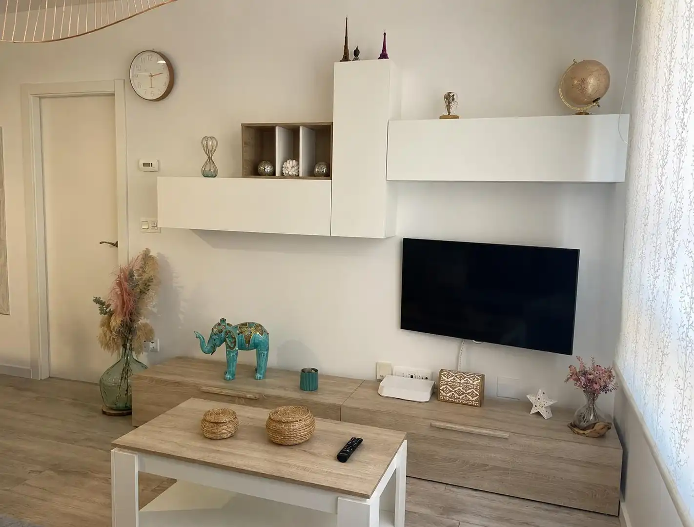 Sala d'estar de Pis en venda en Pontevedra Capital  amb Calefacció i Traster