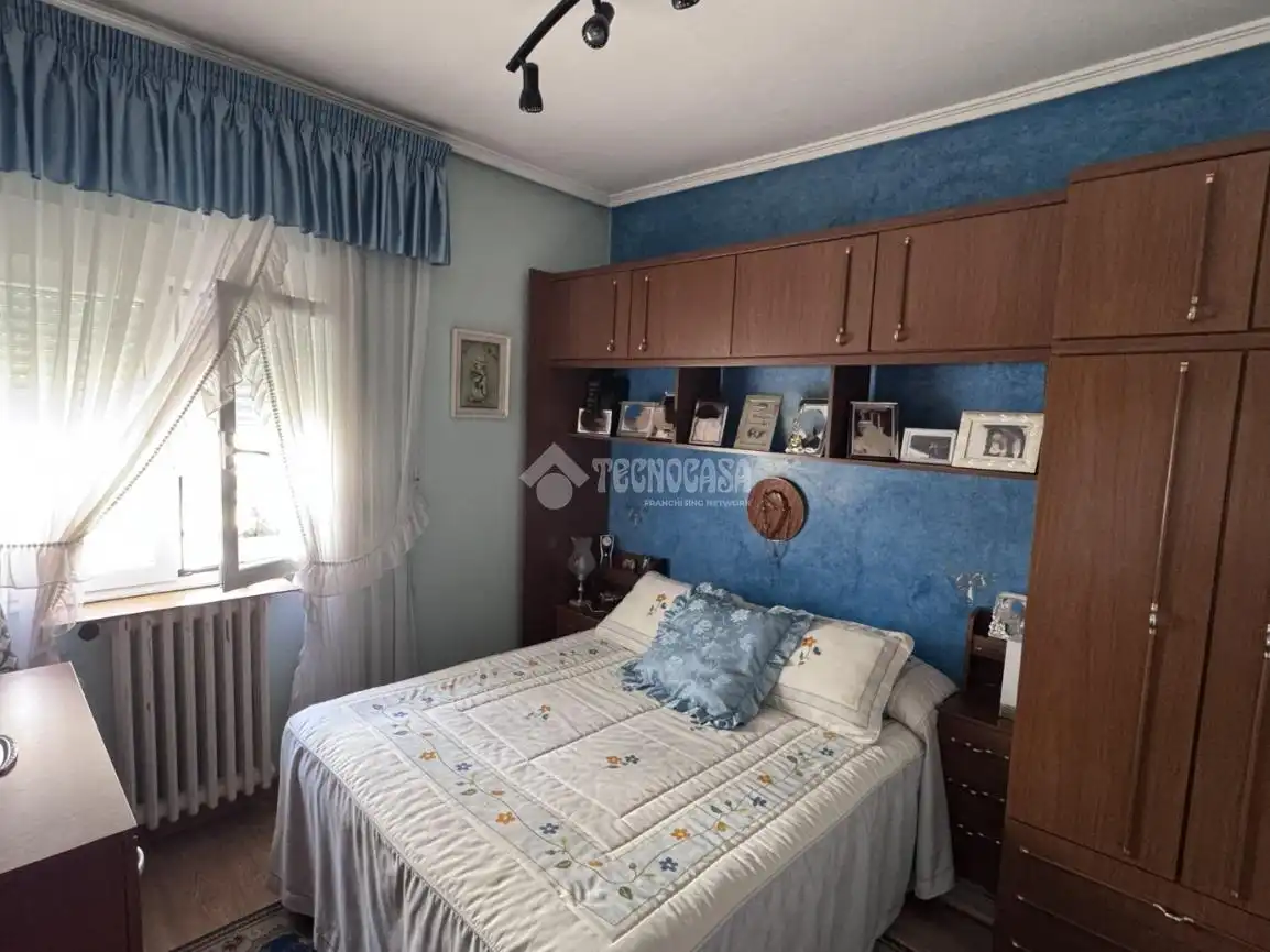 Habitación de Piso en venta en León Capital  con Calefacción, Parquet y Trastero