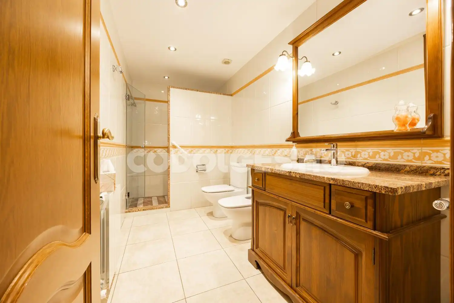 Bathroom of Flat for sale in Torelló, Barcelona