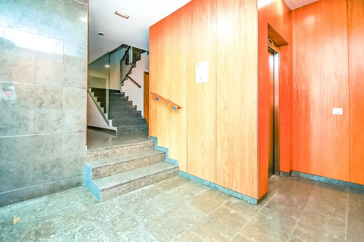 Flat with terrace for sale in Carrer Marina, imagen 4