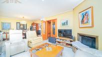 Sala d'estar de Casa adosada en venda en Boadilla del Monte amb Balcó