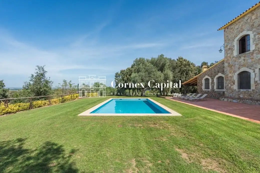 Landhaus mit Pool zur Miete in Llabià