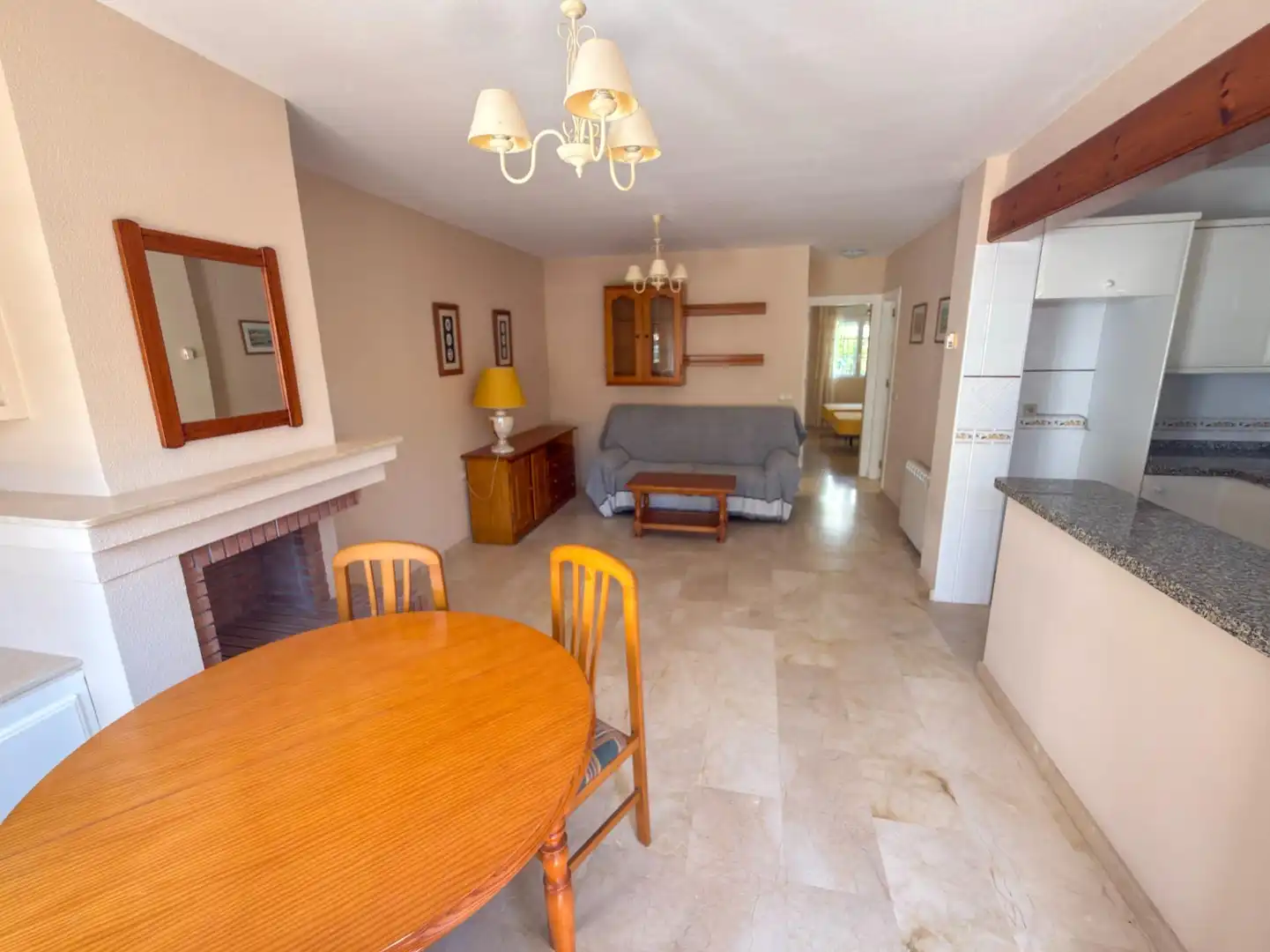 Sala d'estar de Casa adosada en venda en Orihuela amb Jardí privat, Terrassa i Moblat