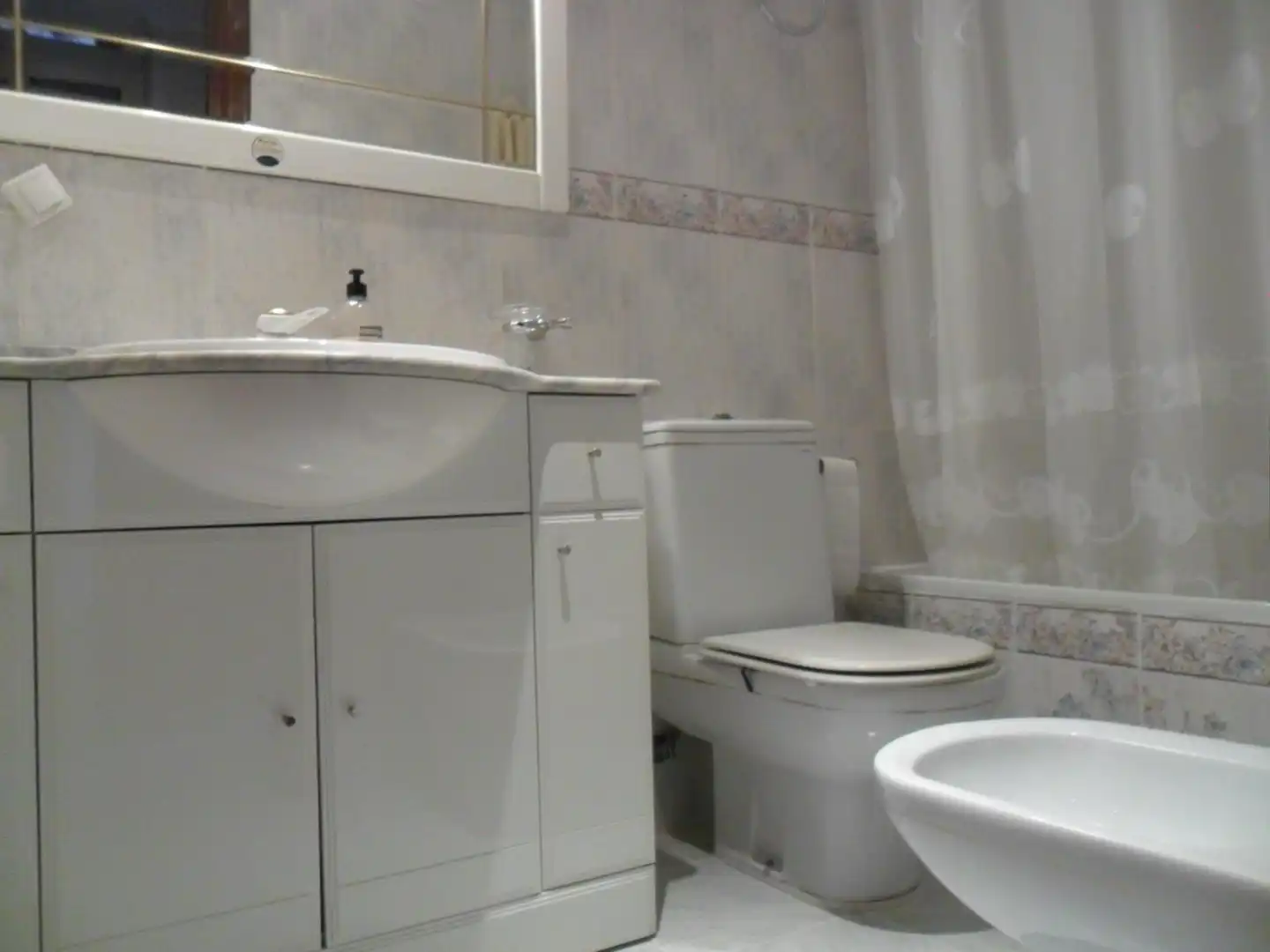 Bathroom of Flat for rent in Granada  with Terrace and Furnished