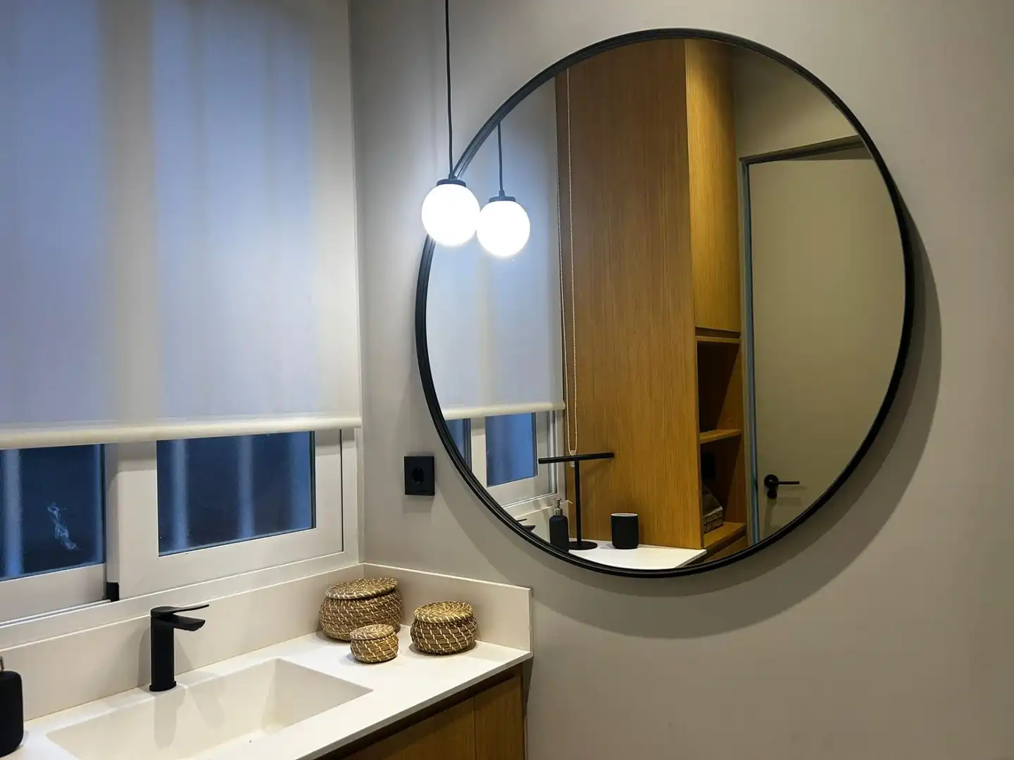 Bany de Apartament de lloguer en Madrid amb Aire condicionat, Calefacció i Moblat