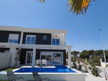 Detached house with balcony for sale in Carrer de Xipre