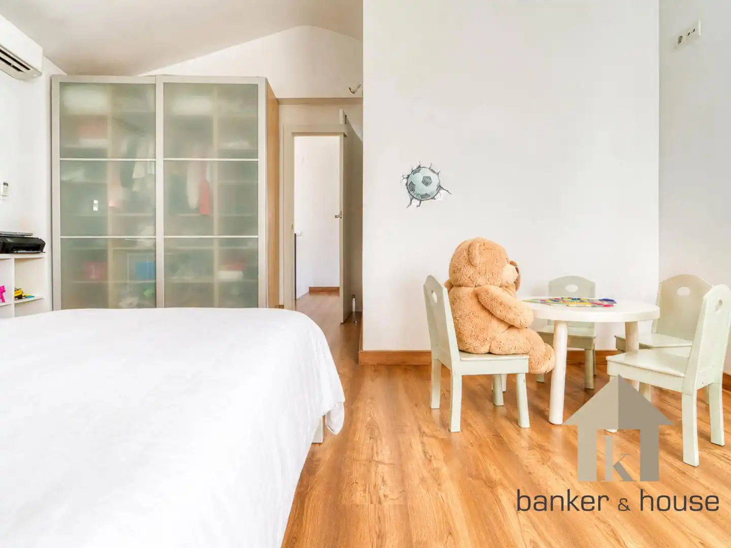 Habitación de Casa adosada en venta en Cerdanyola del Vallès con Aire acondicionado, Jardín privado y Terraza
