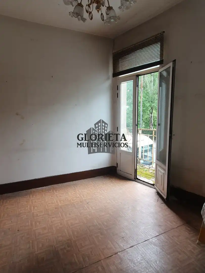 Sala d'estar de Casa adosada en venda en Vigo  amb Calefacció, Terrassa i Traster