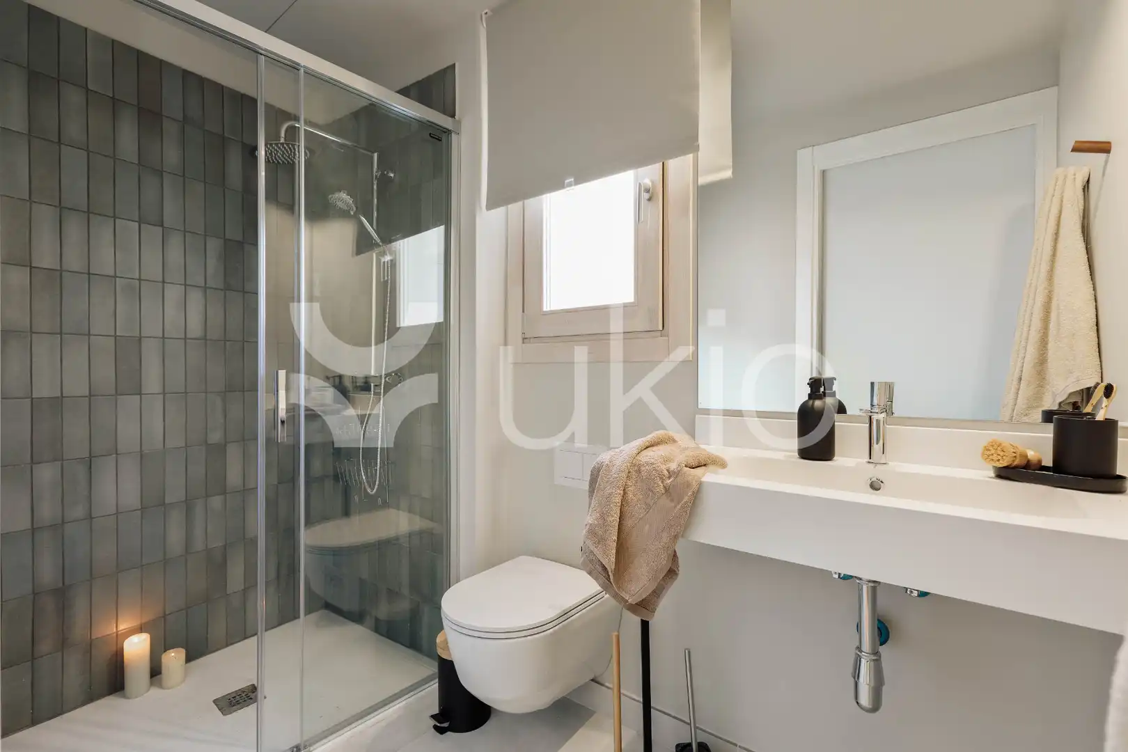 Bany de Apartament de lloguer en Barcelona amb Aire condicionat, Calefacció i Moblat