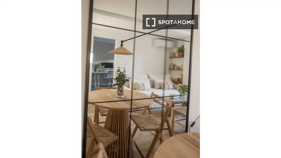 Bedroom of Flat for rent in Valencia  with Air Conditioner, Heating and Furnished