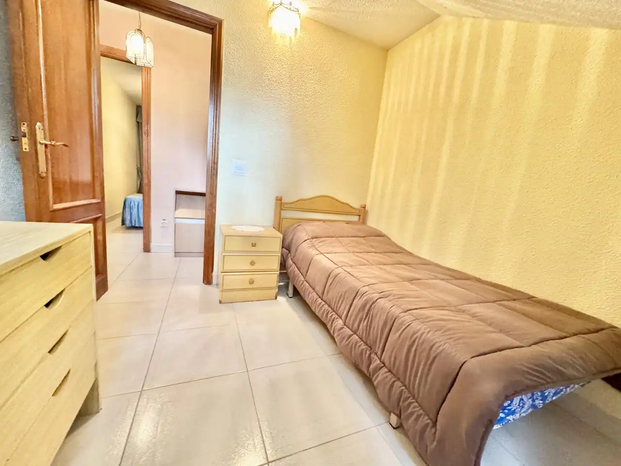 Habitación de Local en venta en Maello con Aire acondicionado