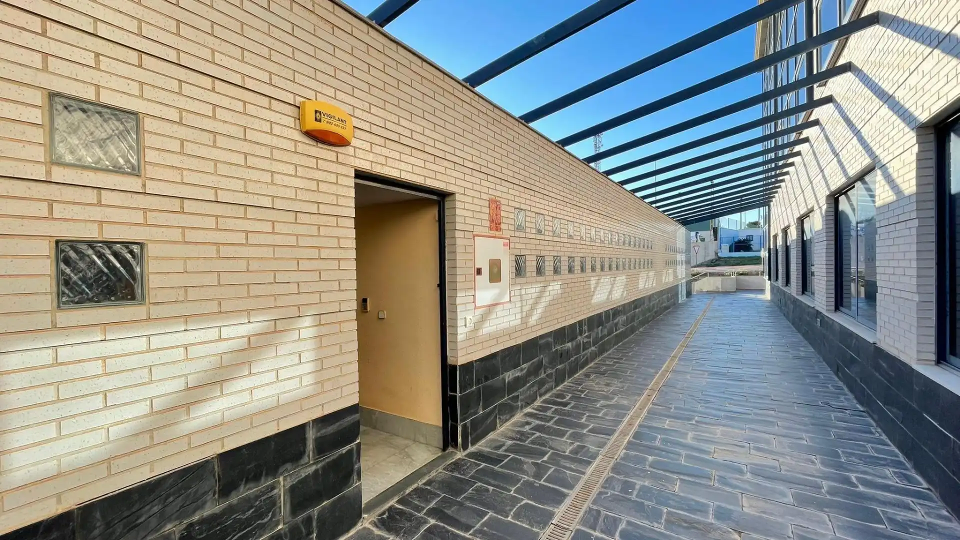 Vista exterior de Local en venta en Cartagena