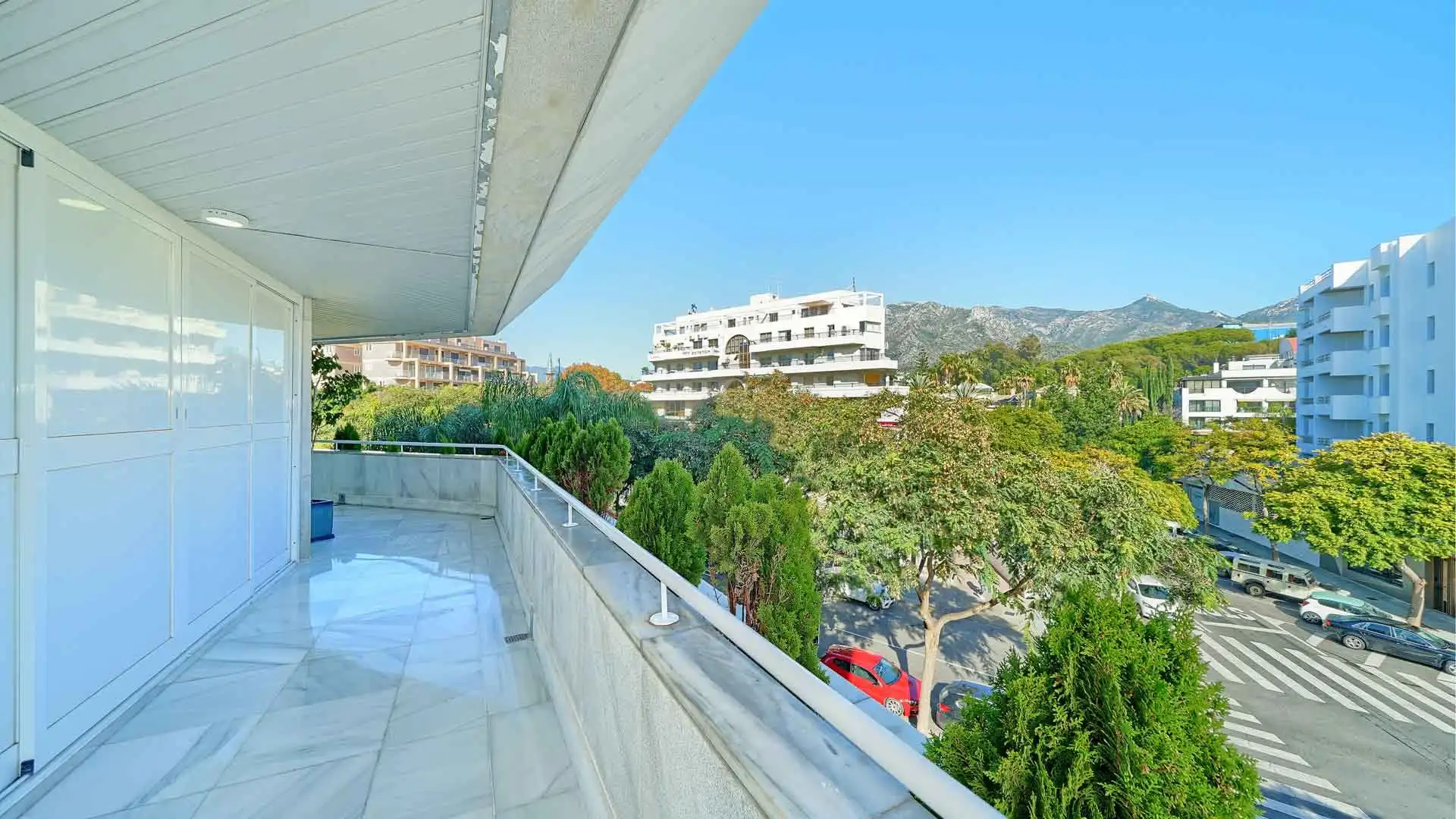 Vista exterior de Apartament en venda en Marbella amb Aire condicionat, Terrassa i Piscina