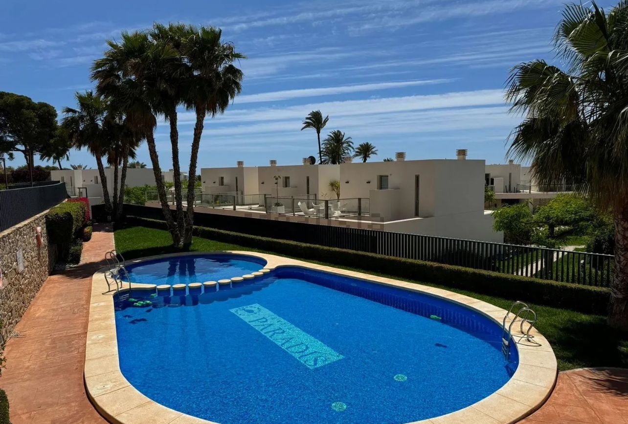 Piscina de Apartament en venda en Villajoyosa / La Vila Joiosa amb Aire condicionat, Calefacció i Terrassa