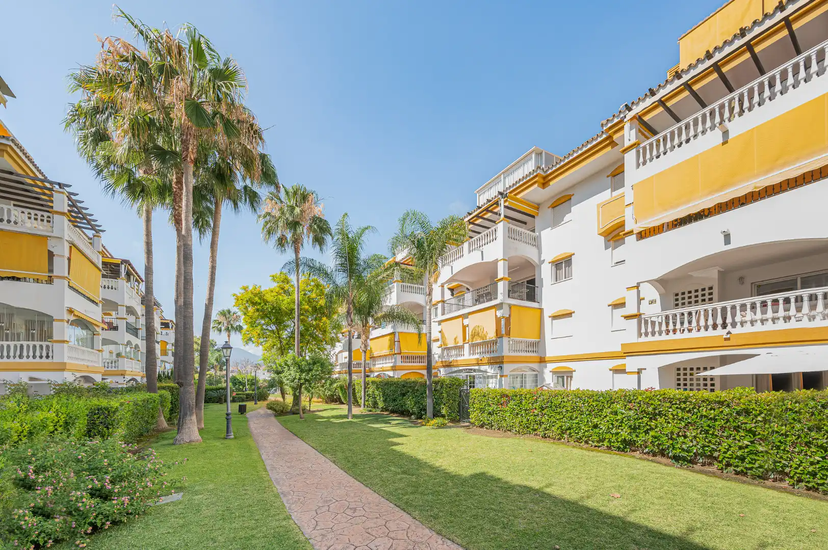 Vista exterior de Pis en venda en Marbella amb Aire condicionat, Calefacció i Terrassa