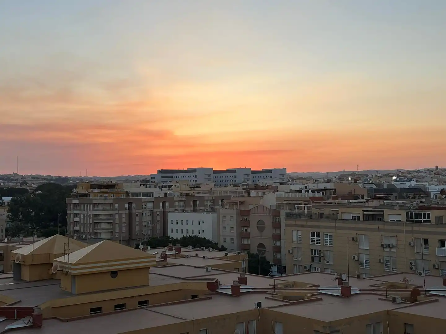 Vista exterior de Àtic en venda en Melilla amb Aire condicionat, Terrassa i Traster