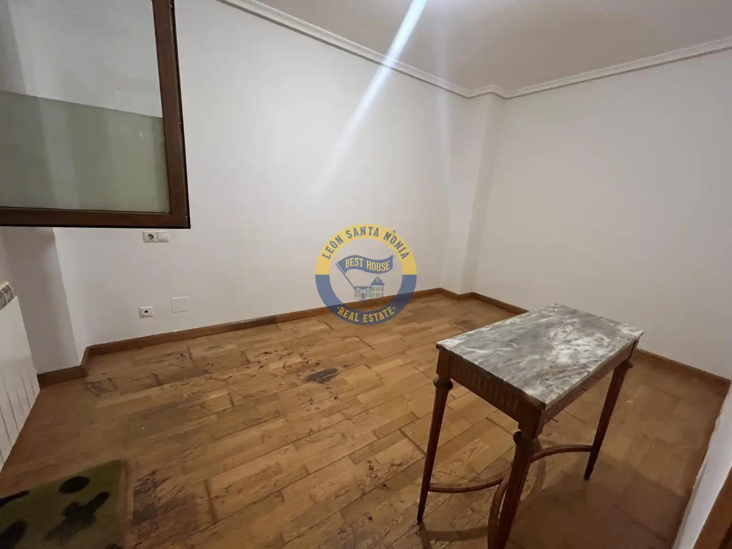 Apartament en venda en León Capital  amb Calefacció, Parquet i Traster