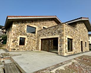 Außenansicht von Haus oder Chalet zum verkauf in Villacarriedo mit Heizung, Terrasse und Abstellraum