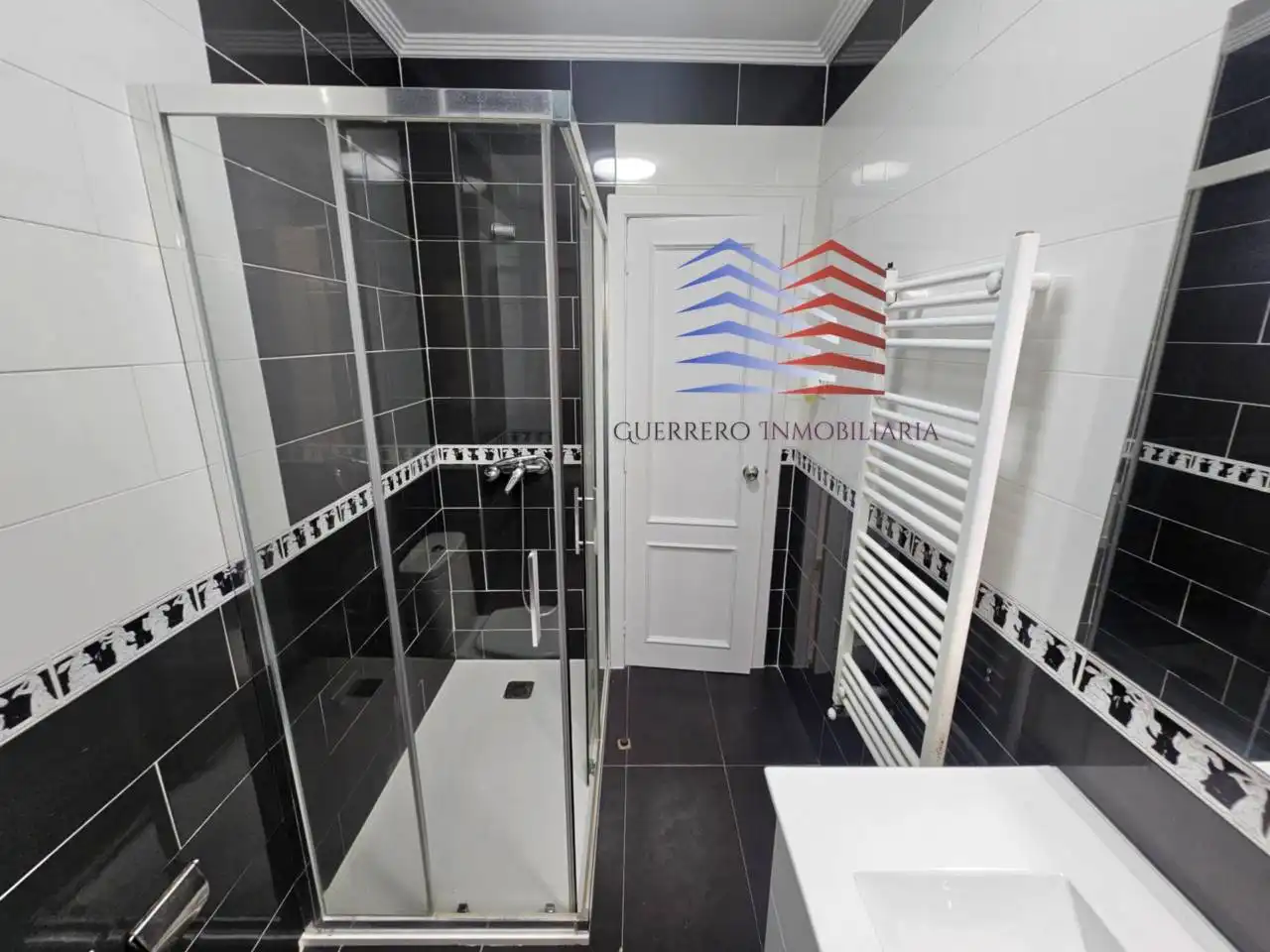 Badezimmer von Wohnungen zur Miete in Ourense Capital  mit Heizung, Parkett und Möbliert
