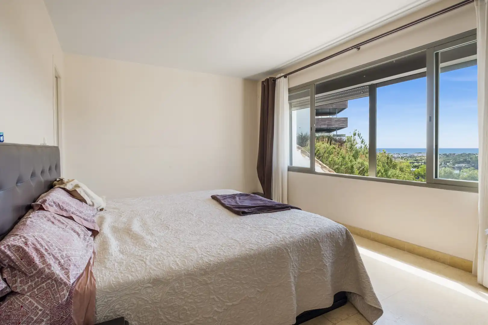 Schlafzimmer von Dachboden zum Verkauf in Benahavís mit Klimaanlage, Heizung und Terrasse