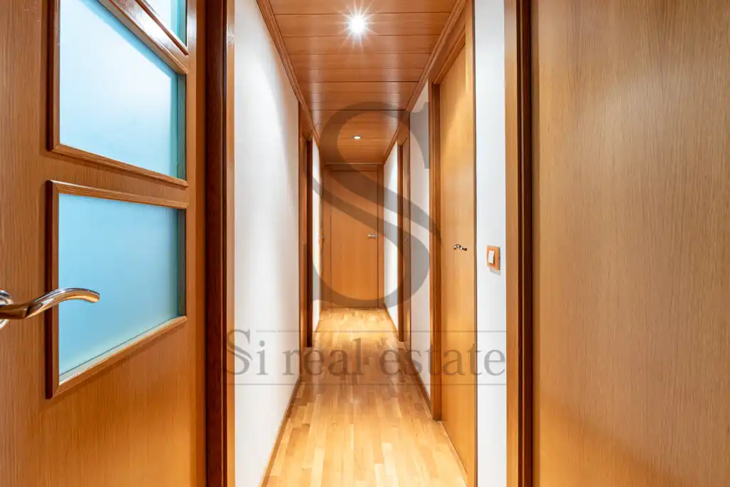 Flat for sale in Barcelona  with Air Conditioner and Parquet flooring