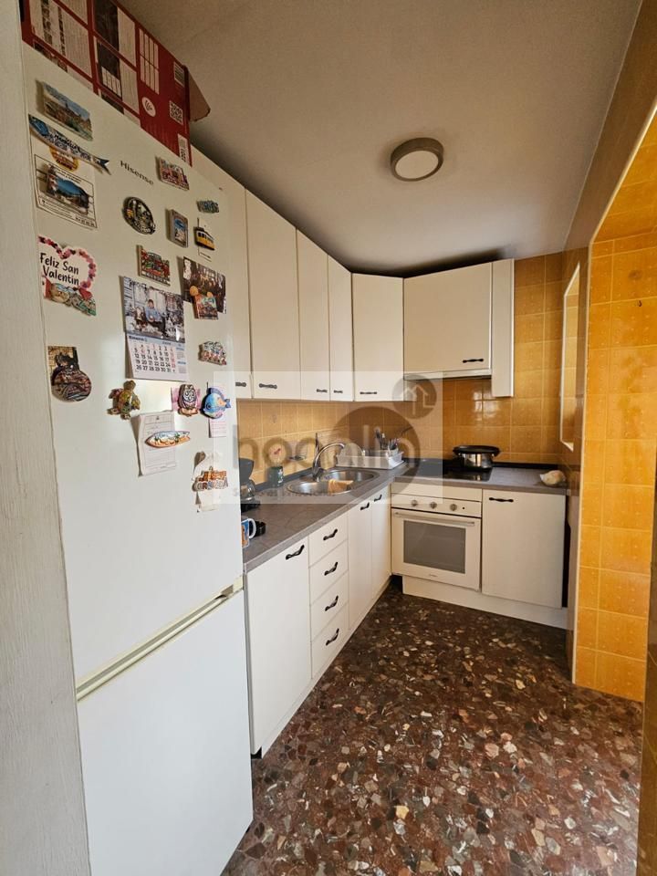 Kitchen of Flat for sale in  Sevilla Capital  with Air Conditioner and Storage room