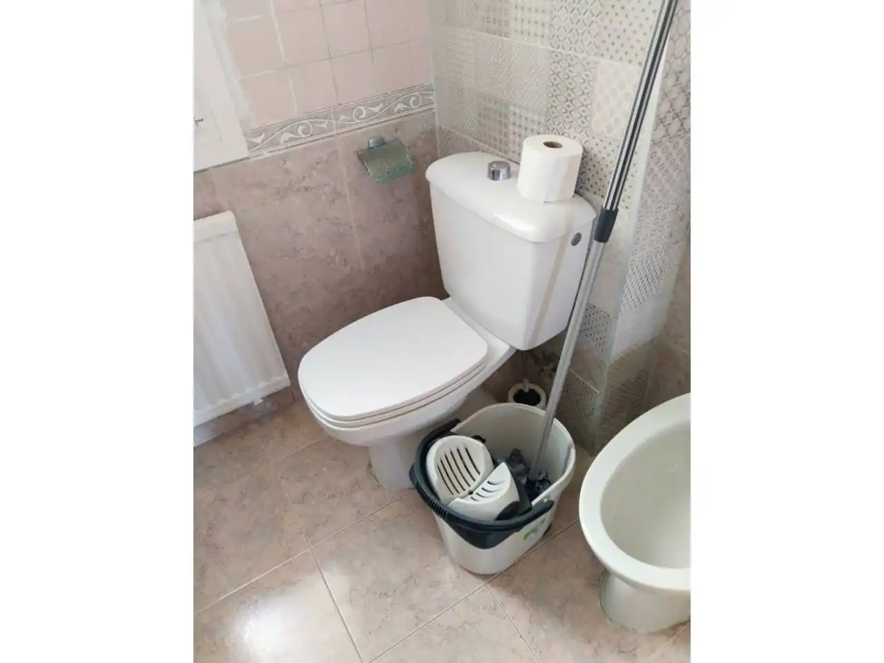 Bathroom of Flat for rent in Burgos  with Heating, Parquet flooring and Terrace