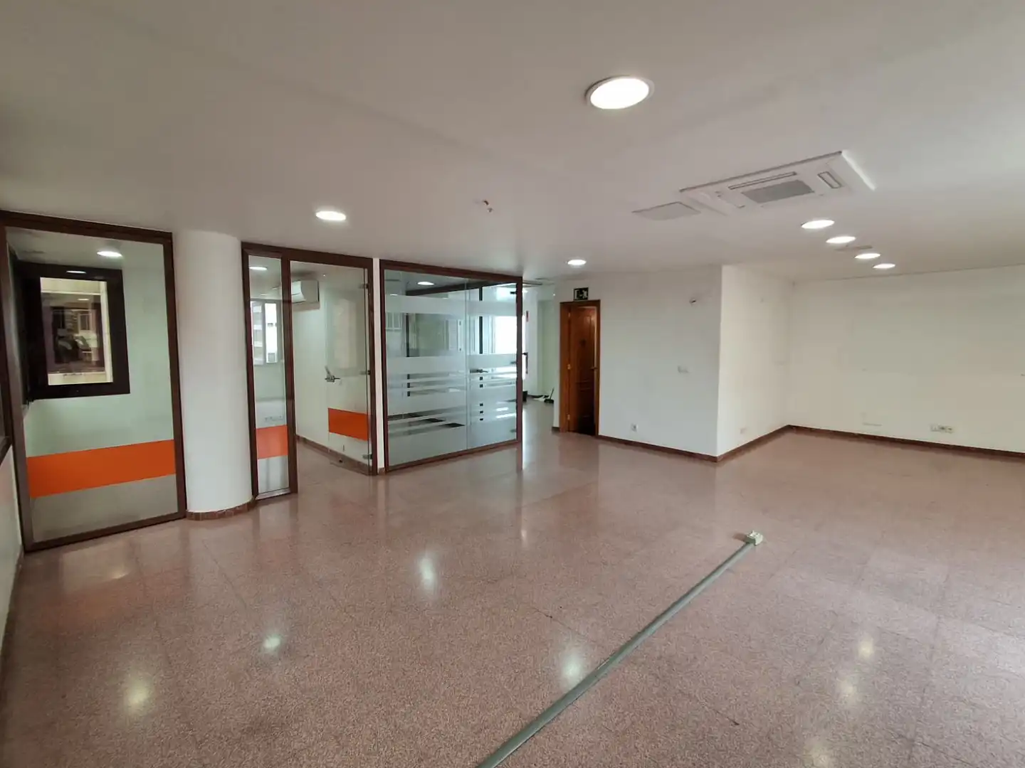 Büro zur Miete in Las Palmas de Gran Canaria mit Klimaanlage und Heizung