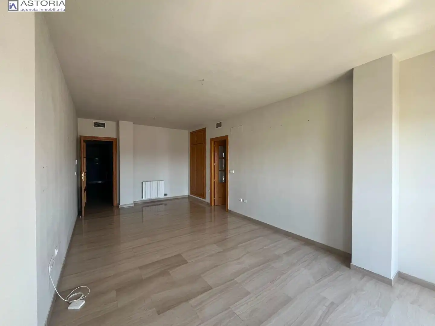 Dormitori de Pis de lloguer en Granada amb Aire condicionat, Calefacció i Traster