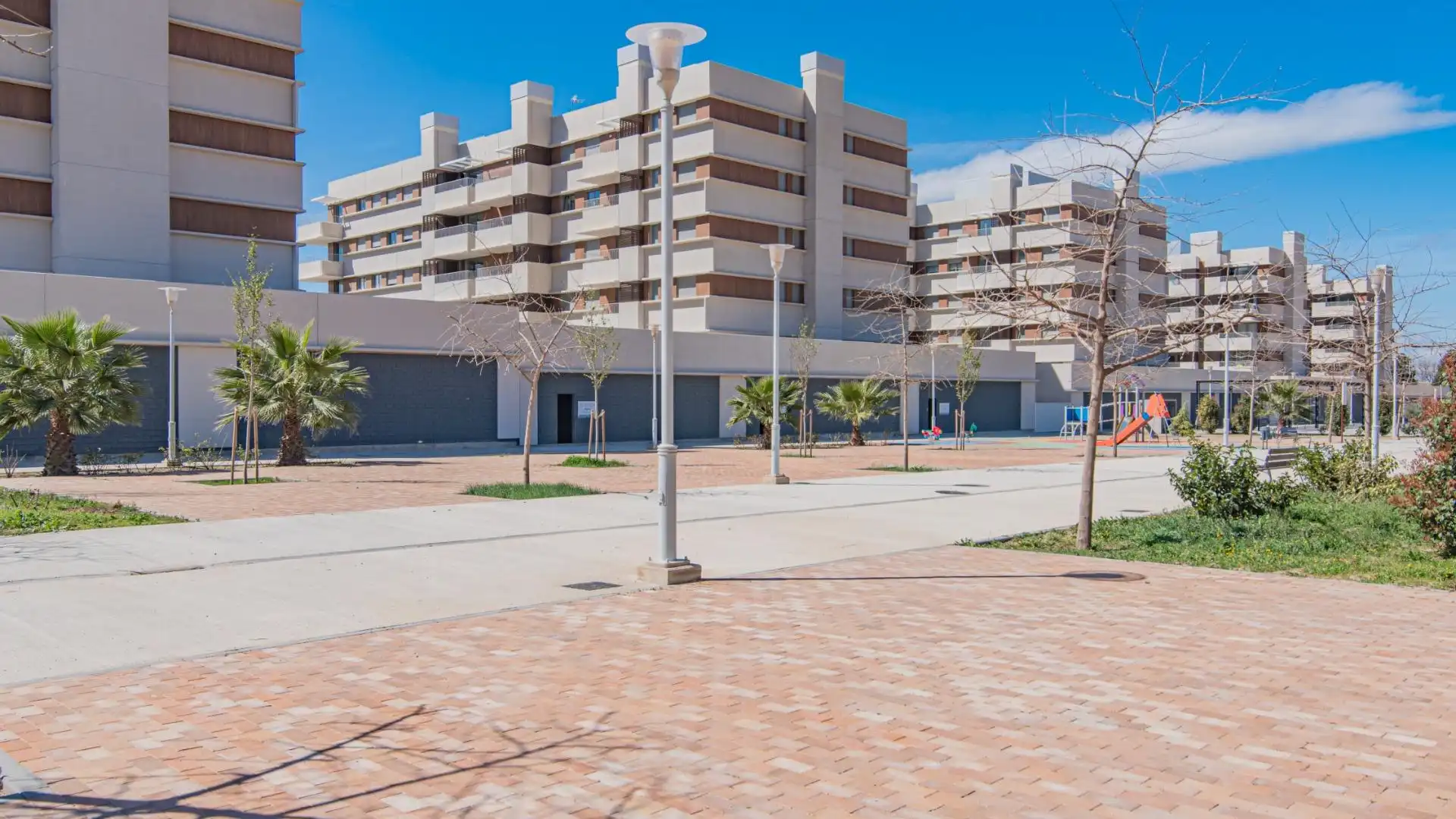 Exterior view of Premises for rent in  Granada Capital