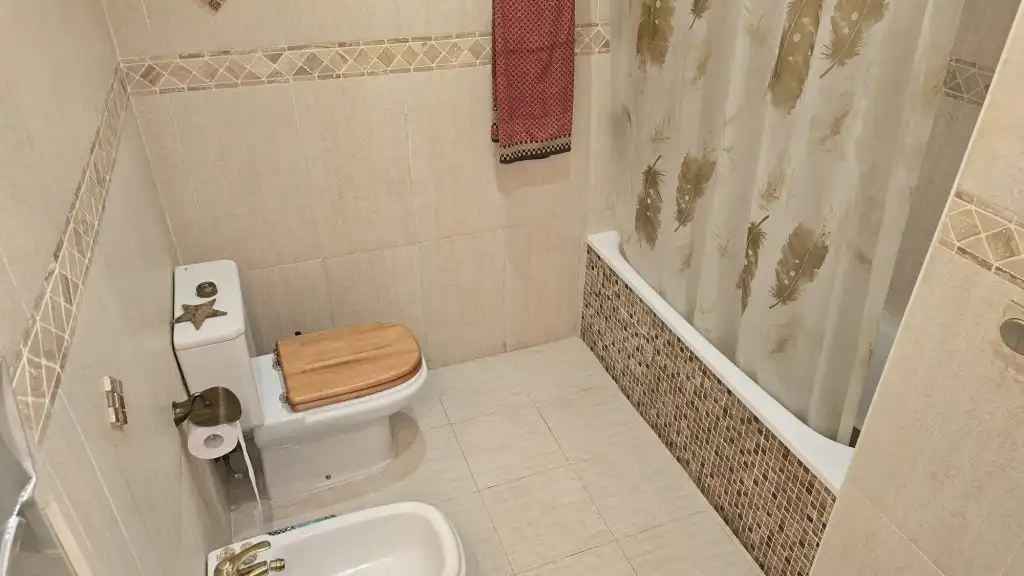 Badezimmer von Wohnung zum Verkauf in Valencia mit Klimaanlage, Möbliert und Ofen