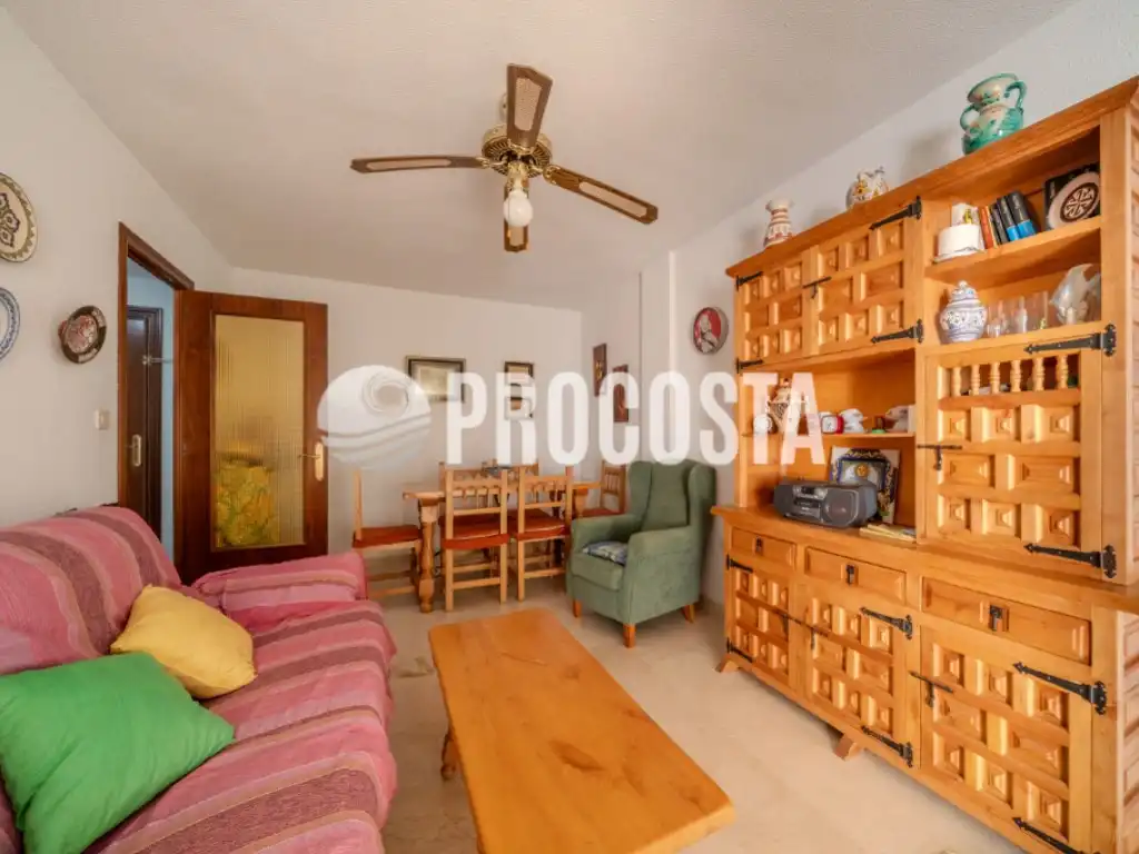 Wohnzimmer von Wohnung zum Verkauf in Almuñécar mit Klimaanlage, Privatgarten und Terrasse