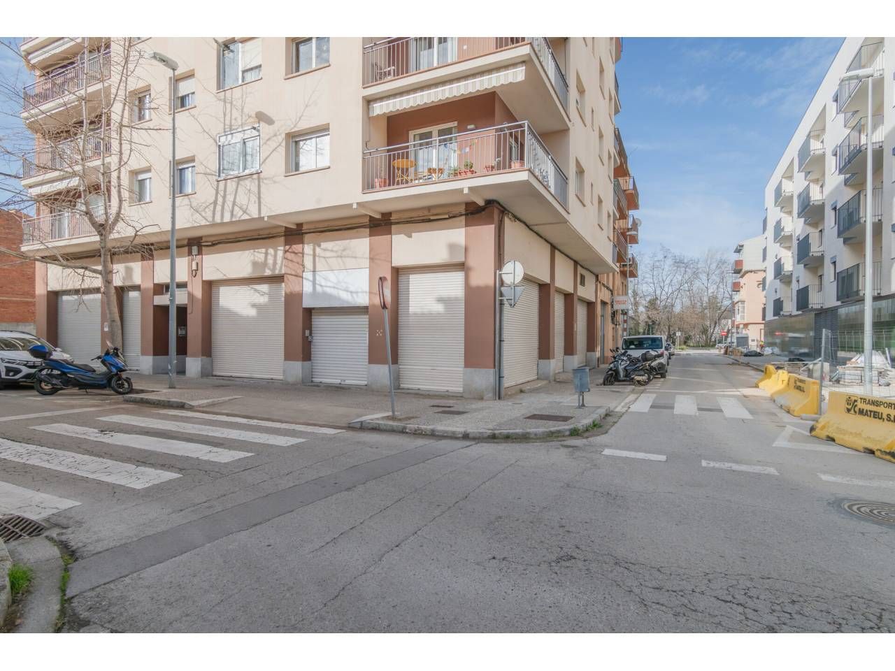 Local de alquiler en Calle Empúries, Sant Narcís