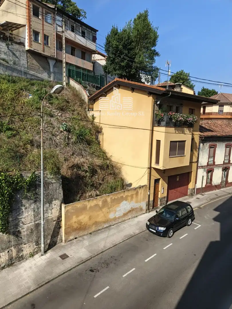 Vista exterior de Edifici en venda en Mieres (Asturias)