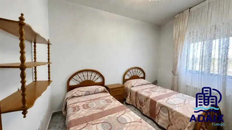 Habitación de Casa adosada en venta en Huecas con Calefacción y Balcón