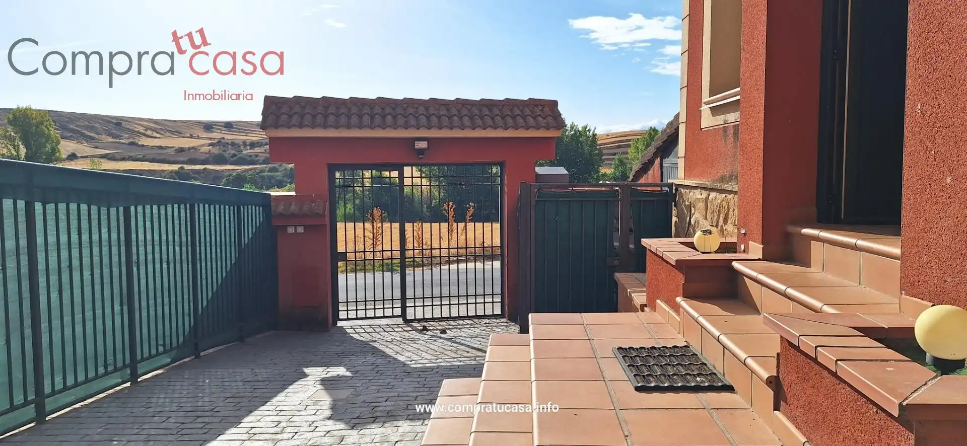 Vista exterior de Casa adosada en venta en Los Huertos, Segovia