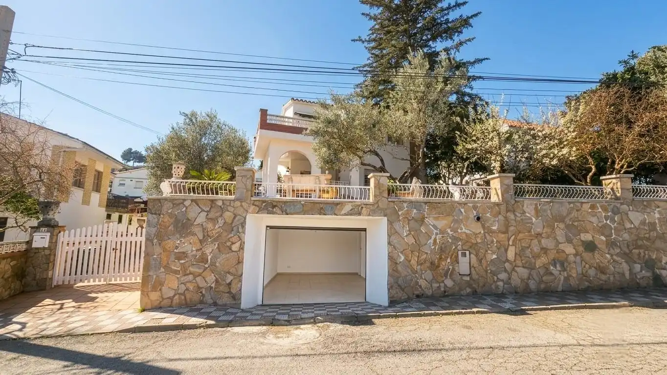 Vista exterior de Casa o chalet en venta en Esparreguera con Calefacción, Jardín privado y Terraza