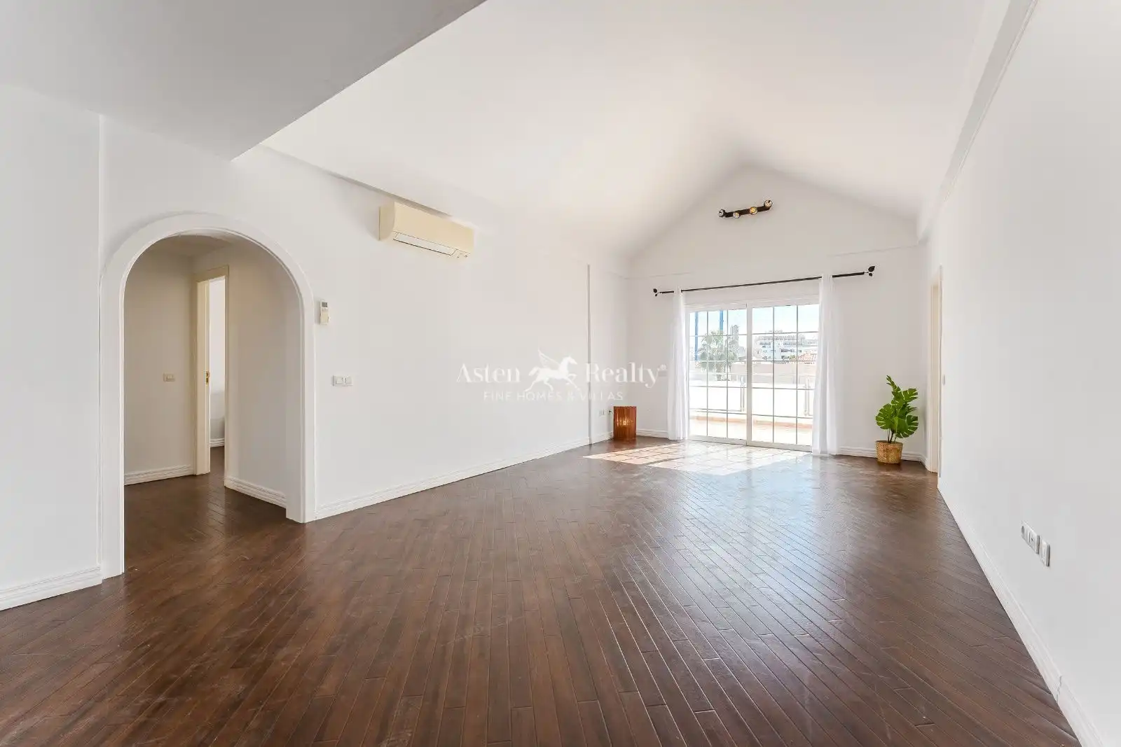 Wohnzimmer von Dachboden zum Verkauf in Adeje mit Klimaanlage, Terrasse und Schwimmbad