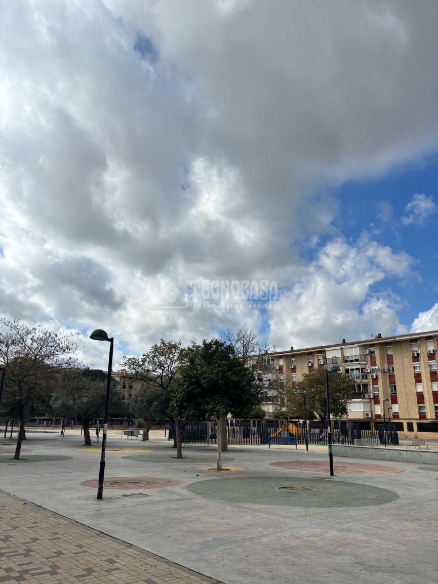 Vista exterior de Pis en venda en Mairena del Aljarafe amb Aire condicionat, Terrassa i Traster