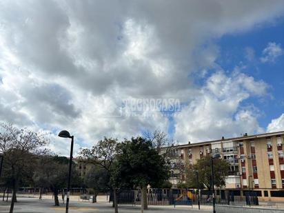 Exterior view of Flat for sale in Mairena del Aljarafe  with Air Conditioner, Terrace and Storage room