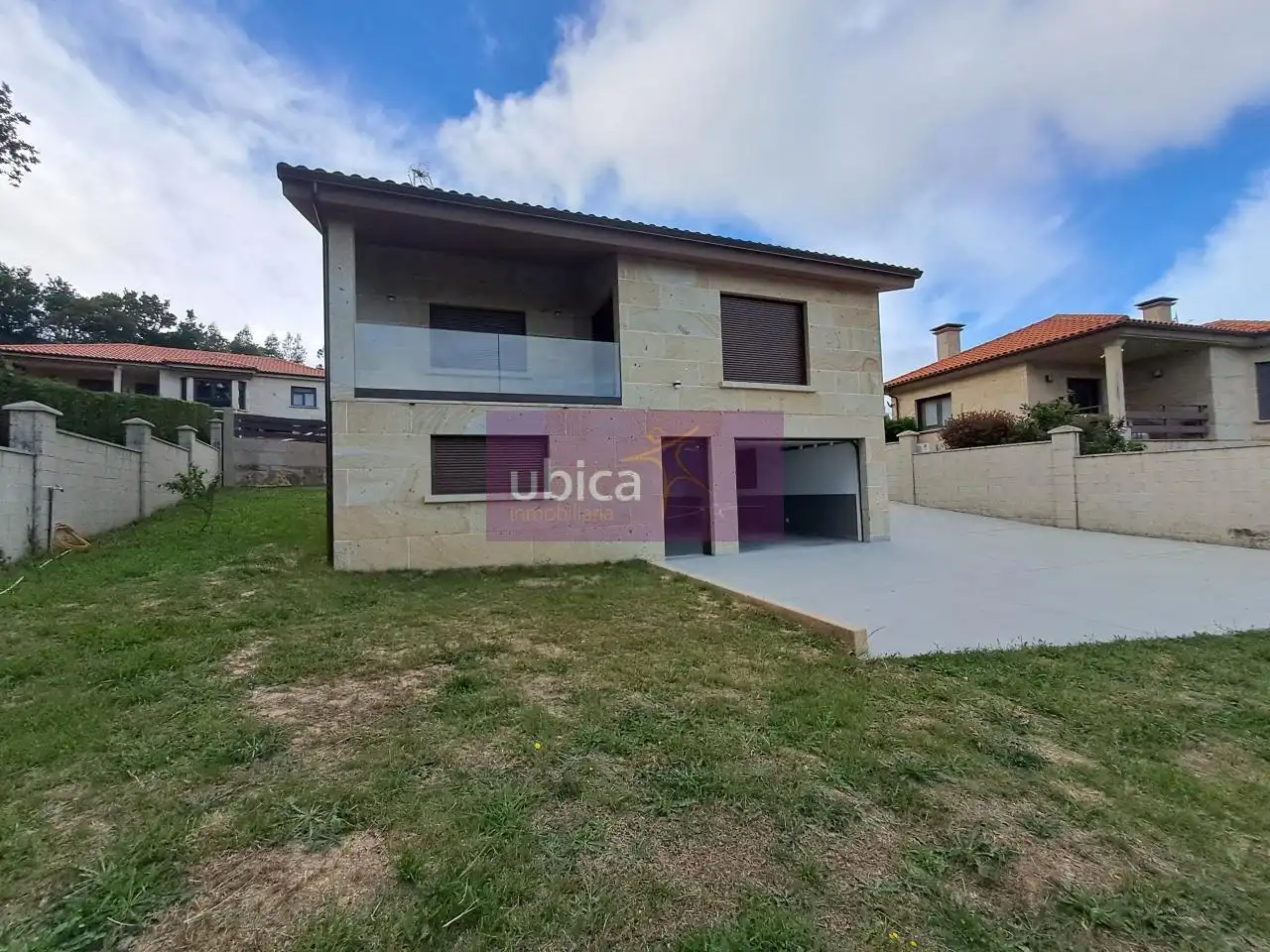 Vista exterior de Casa o xalet en venda en Tomiño amb Calefacció, Jardí privat i Terrassa