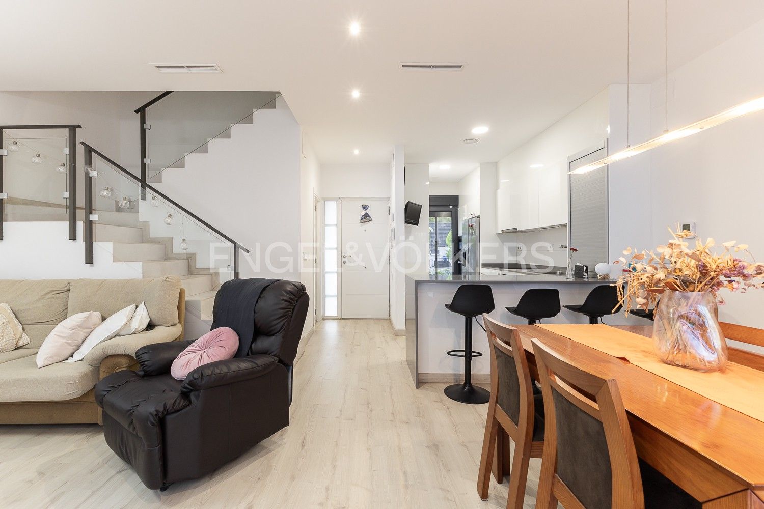 Sala d'estar de Casa o xalet en venda en  Valencia Capital amb Aire condicionat, Calefacció i Jardí privat