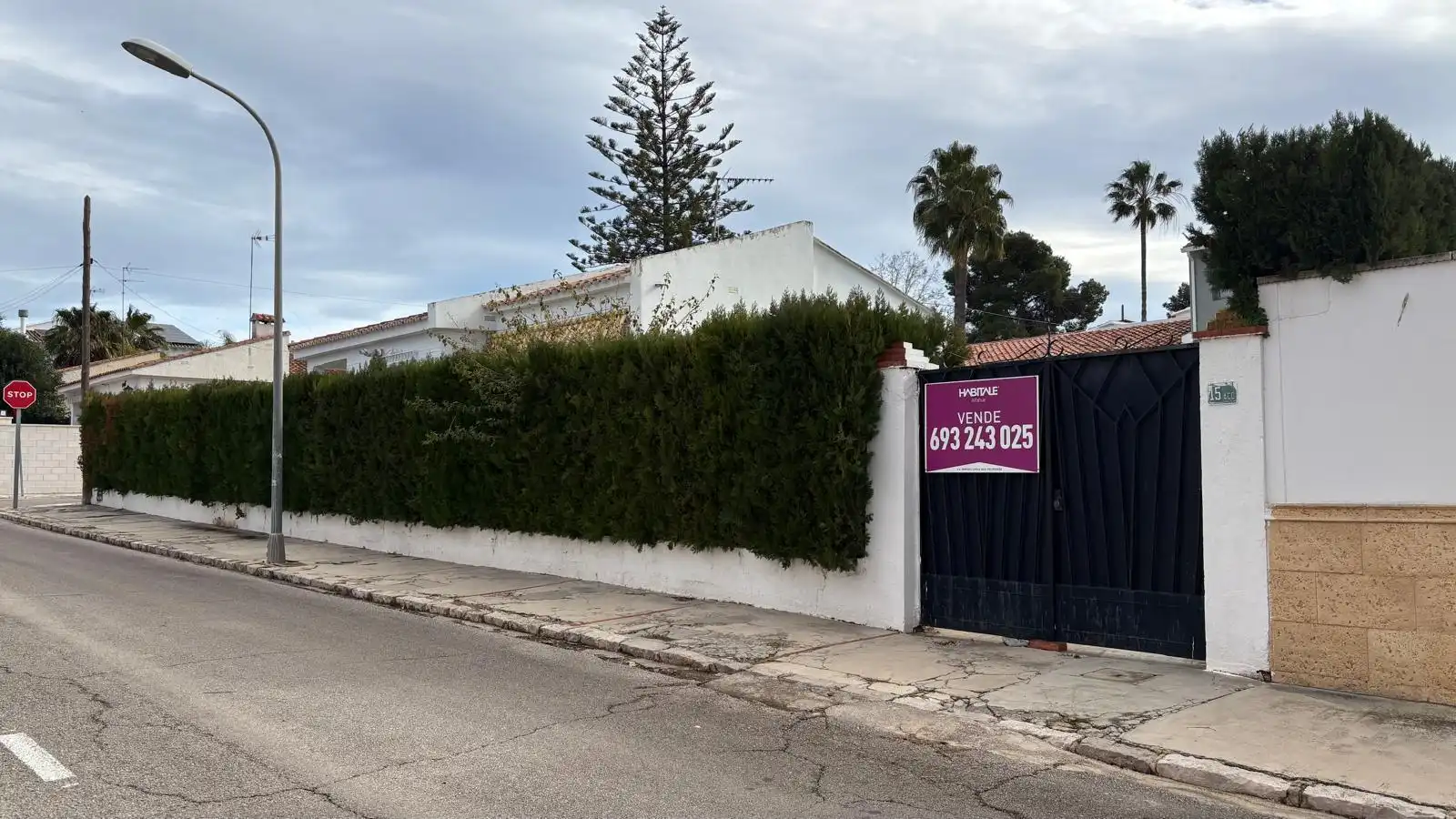 Exterior view of Houses for sale in L'Eliana  with Air Conditioner, Terrace and Storage room