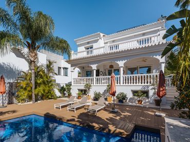 Casa con balcón en venta en Milla de Oro
