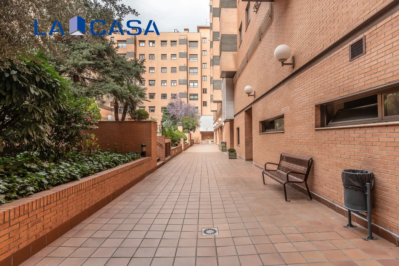 Vista exterior de Pis en venda en Madrid amb Calefacció i Piscina