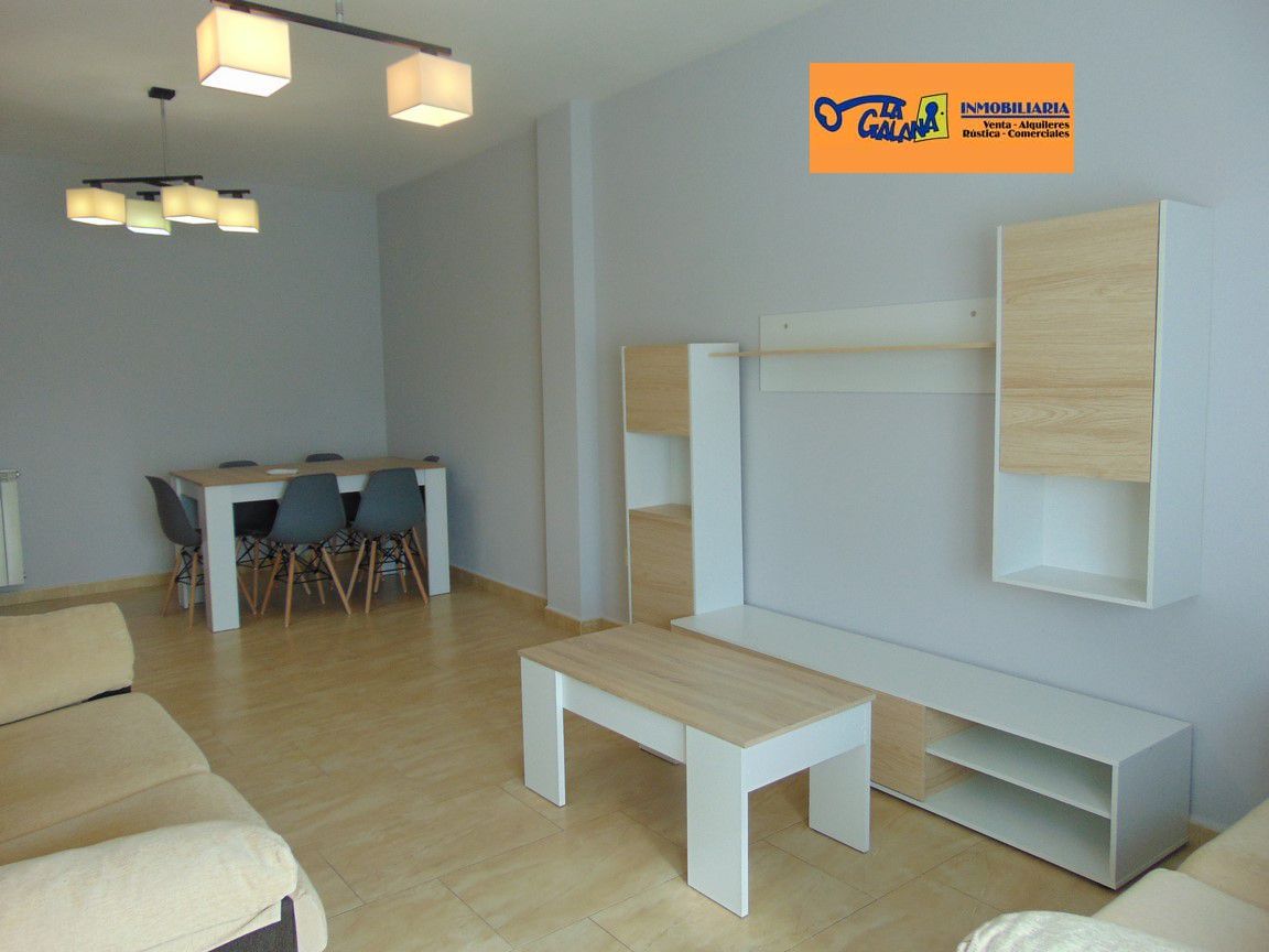 Living room of Attic to rent in Valdepeñas  with Air Conditioner, Heating and Terrace