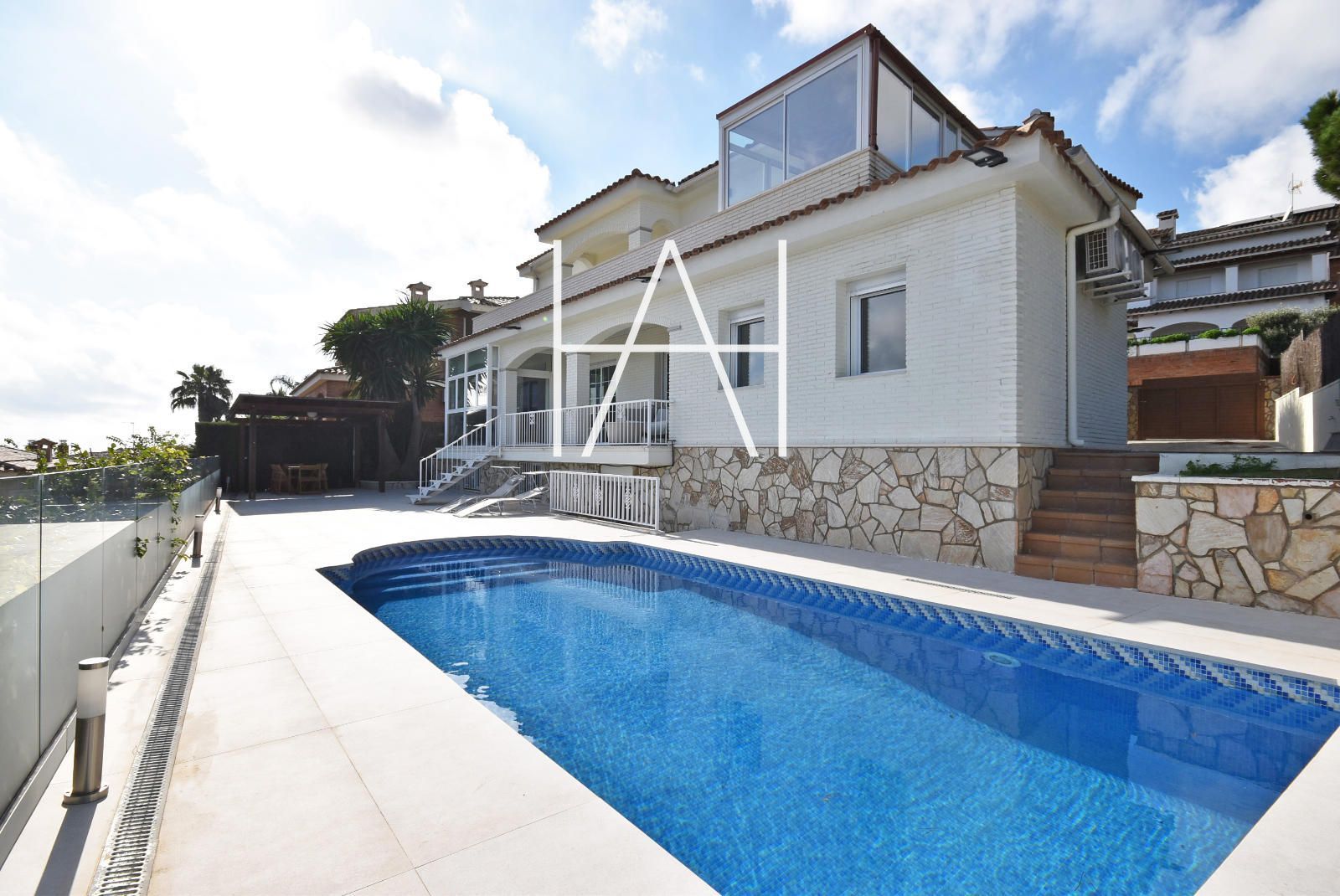 Vista exterior de Casa o xalet en venda en Premià de Dalt amb Aire condicionat, Calefacció i Piscina
