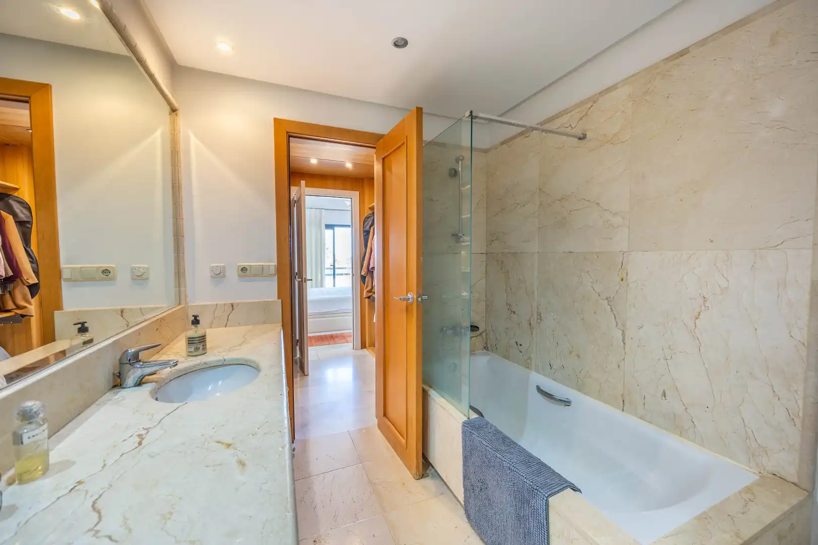Baño de Apartamento en venta en Sotogrande Costa