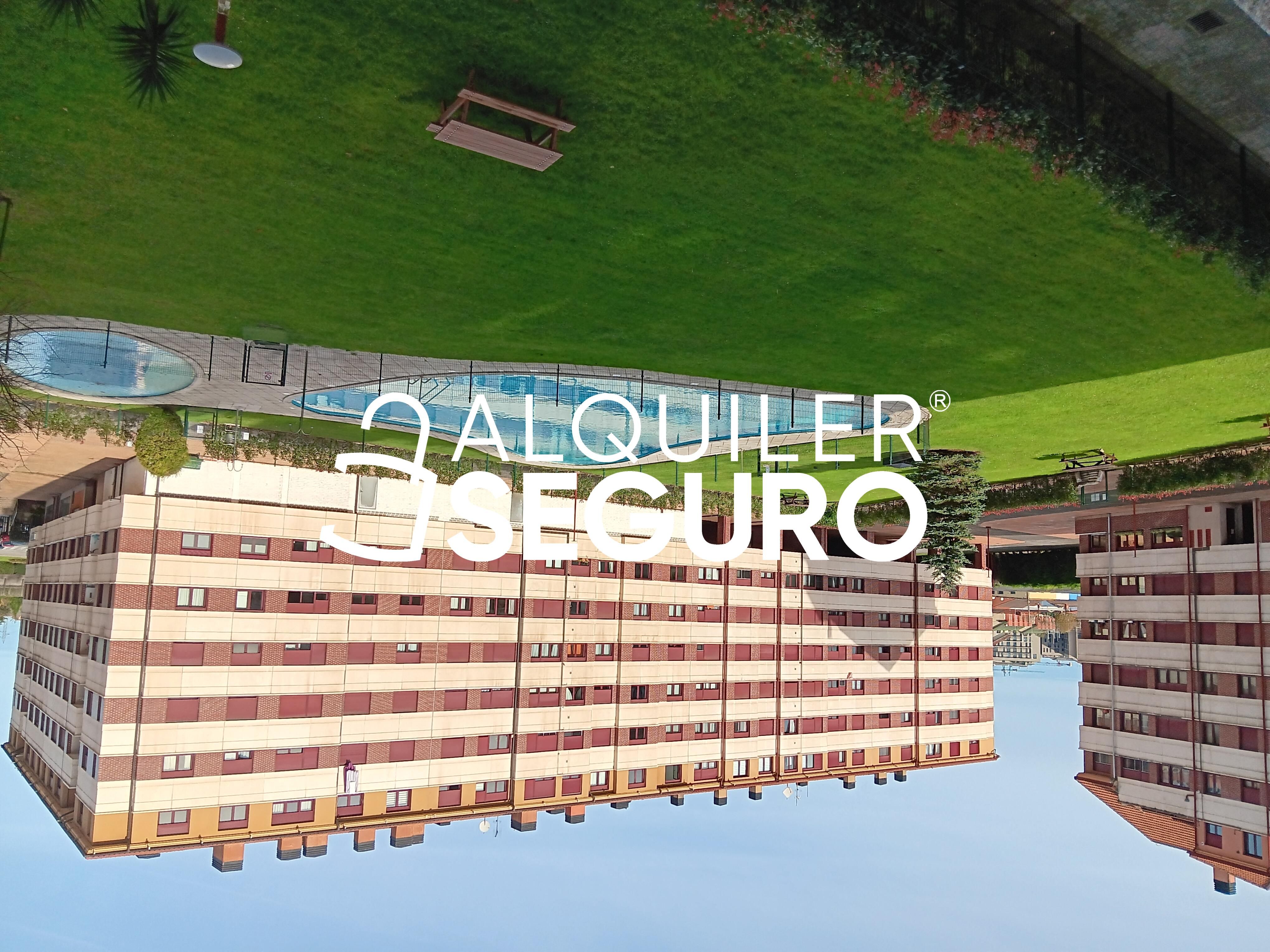 Vista exterior de Pis de lloguer en Santander amb Calefacció, Terrassa i Traster