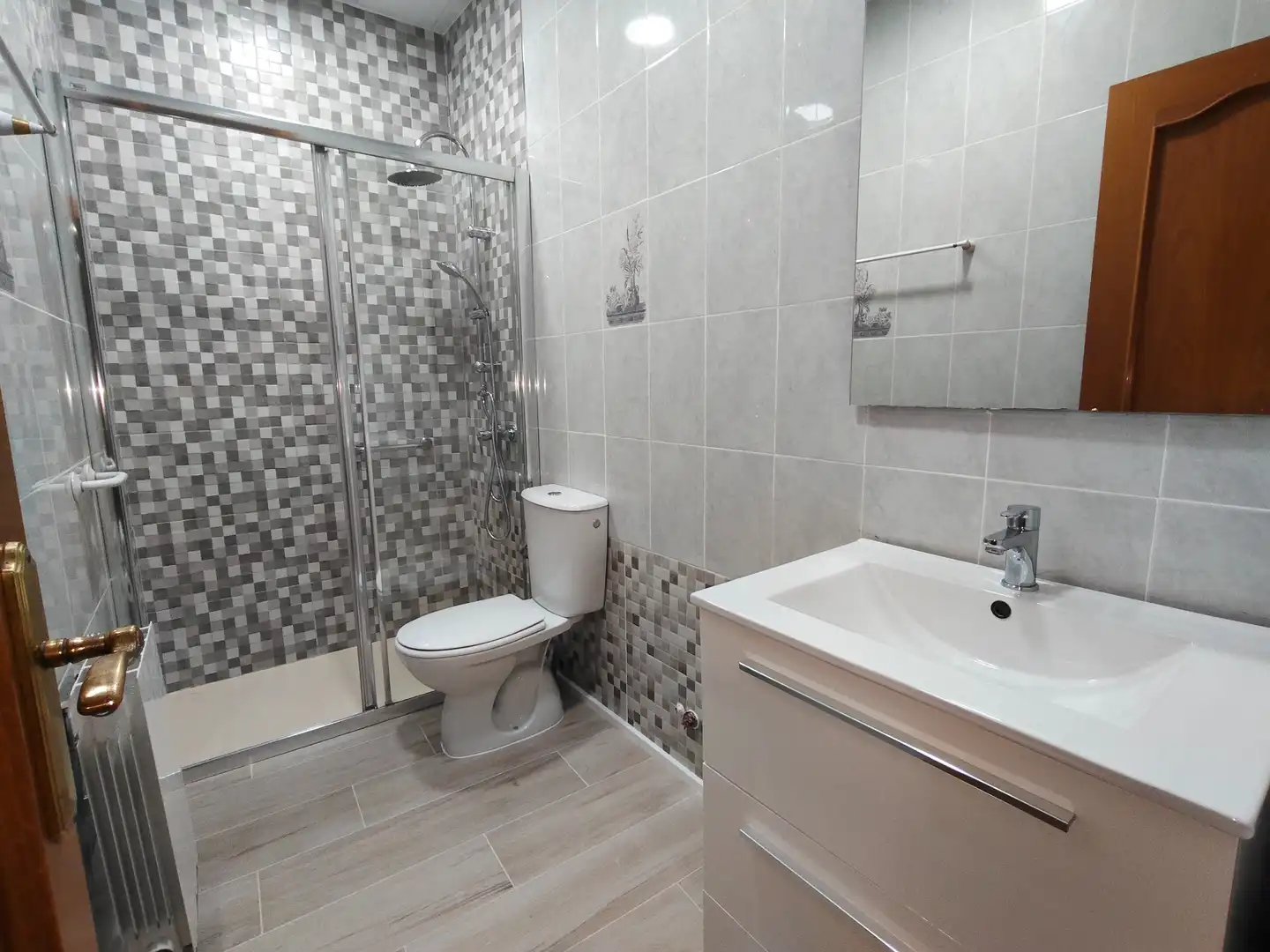 Baño de Piso en venta en Ripollet con Calefacción, Parquet y Terraza